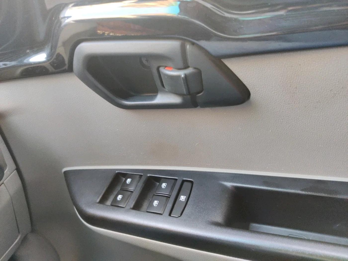 2017 Mahindra Kuv100 K6 5 STR, Petrol, Manual, 41,602 km, interior