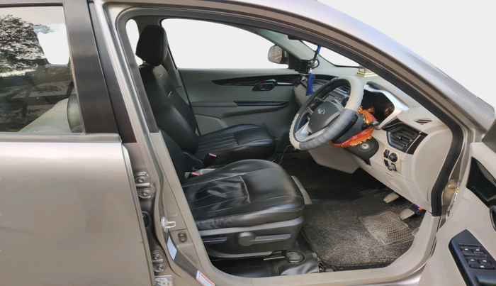 2017 Mahindra Kuv100 K6 5 STR, Petrol, Manual, 41,602 km, interior