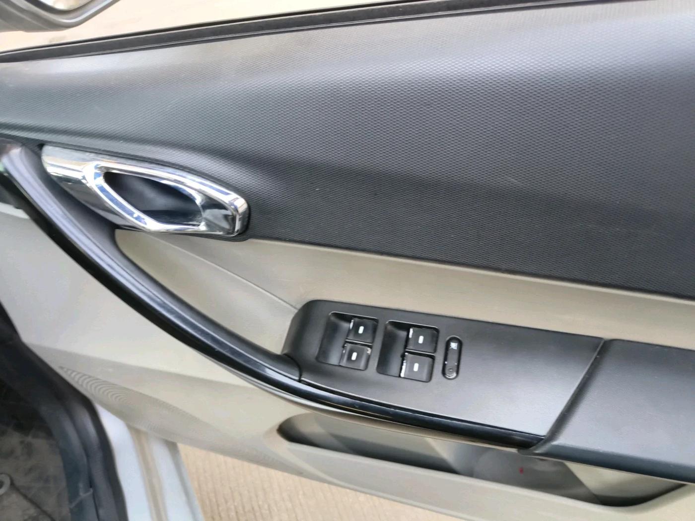 2016 Tata Tiago XZ DIESEL, Diesel, Manual, 1,01,432 km, interior