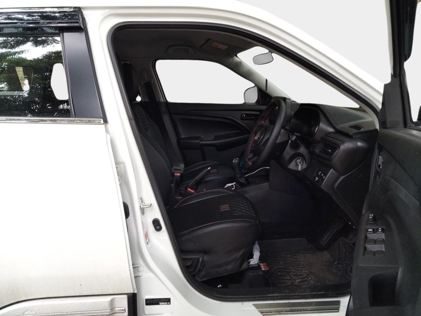 2025 Maruti BREZZA LXI S- CNG, Petrol, Manual, 4,932 km, interior