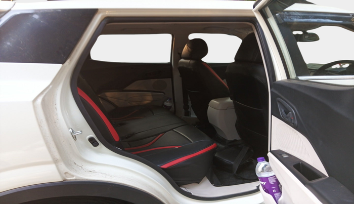 2023 Mahindra XUV300 W6 1.2 PETROL AMT, Petrol, Automatic, 26,790 km, interior