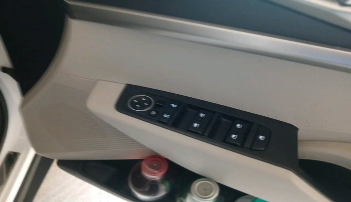 2024 KIA CARENS PRESTIGE PLUS 1.5 PETROL IMT 7 STR, Petrol, Manual, 20,696 km, interior