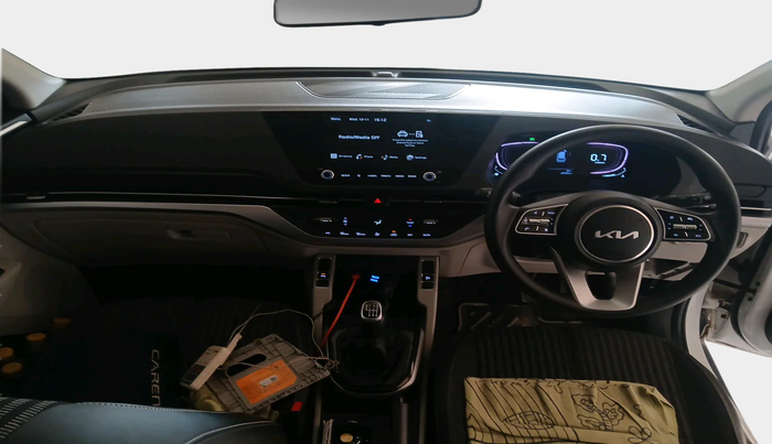 2024 KIA CARENS PRESTIGE PLUS 1.5 PETROL IMT 7 STR, Petrol, Manual, 20,696 km, interior