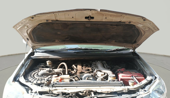 2014 Toyota Innova 2.5 VX 8 STR, Diesel, Manual, 2,42,007 km, exterior