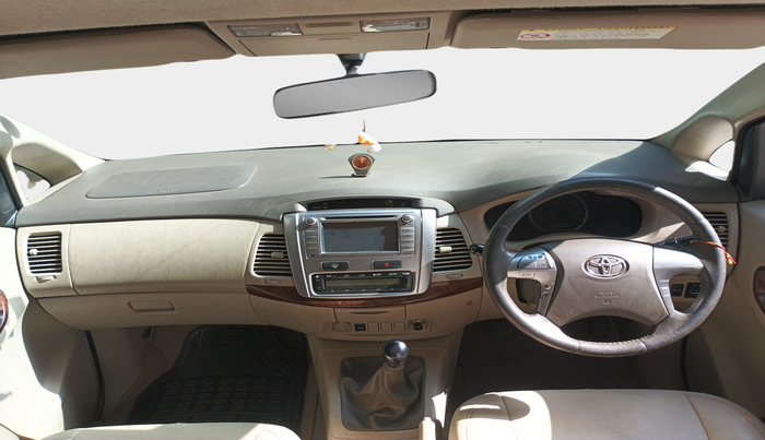 2014 Toyota Innova 2.5 VX 8 STR, Diesel, Manual, 2,42,007 km, interior