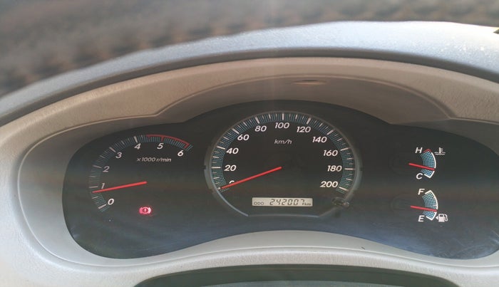 2014 Toyota Innova 2.5 VX 8 STR, Diesel, Manual, 2,42,007 km, interior