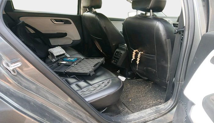 2024 Tata ALTROZ XZ PLUS SUNROOF CNG, Petrol, Manual, 13,394 km, interior