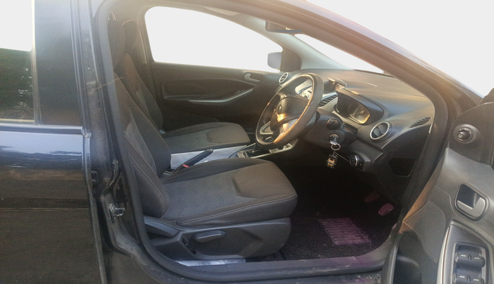 2015 Ford Figo TITANIUM 1.2 PETROL, Petrol, Manual, 1,20,575 km, interior