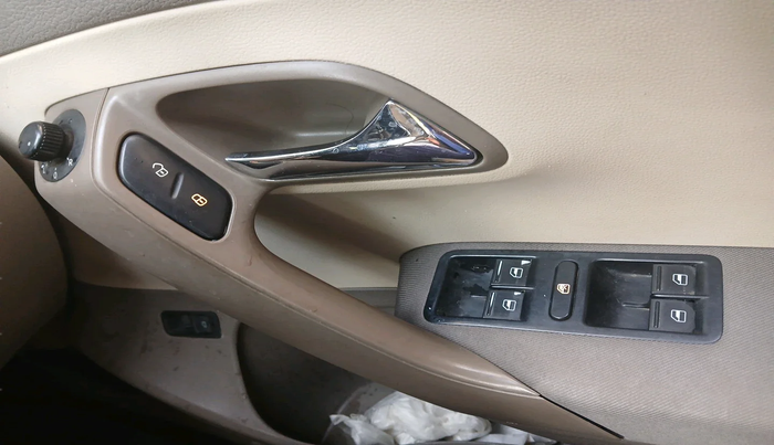 2014 Skoda Rapid AMBITION 1.6 MPI MT PLUS, Petrol, Manual, 82,230 km, interior