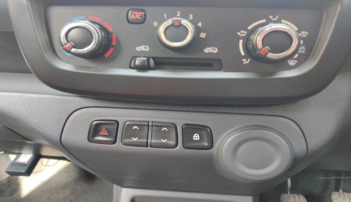 2016 Renault Kwid RXT 0.8 (O), Petrol, Manual, 12,878 km, interior