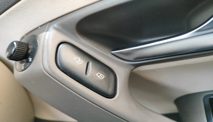 2013 Volkswagen Vento HIGHLINE PETROL AT, Petrol, Automatic, 76,149 km, interior