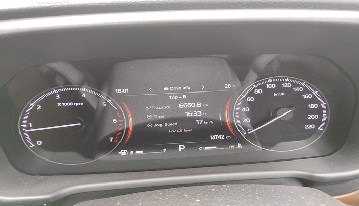 2023 Mahindra SCORPIO-N Z8 PETROL AT 7 STR, Petrol, Automatic, 14,742 km, interior