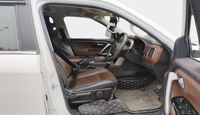 2023 Mahindra SCORPIO-N Z8 PETROL AT 7 STR, Petrol, Automatic, 14,742 km, interior