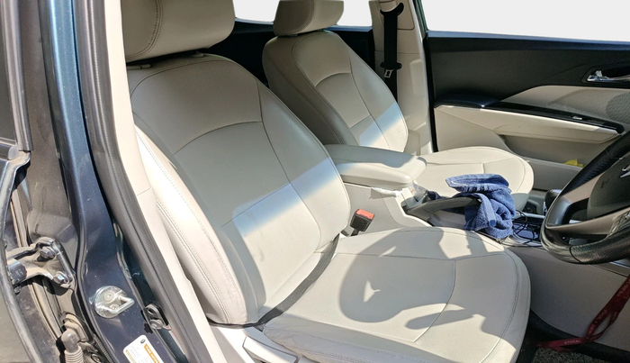 2022 Mahindra XUV300 W8 (O) 1.5 DIESEL AMT, Diesel, Automatic, 89,478 km, interior