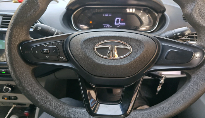 2022 Tata Tiago XT CNG, CNG, Manual, 27,215 km, interior
