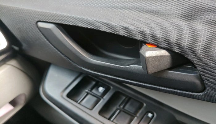 2022 Tata Tiago XT CNG, CNG, Manual, 27,215 km, interior