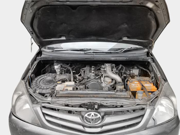2011 Toyota Innova 2.5 G4 7 STR, Diesel, Manual, 1,22,837 km, exterior