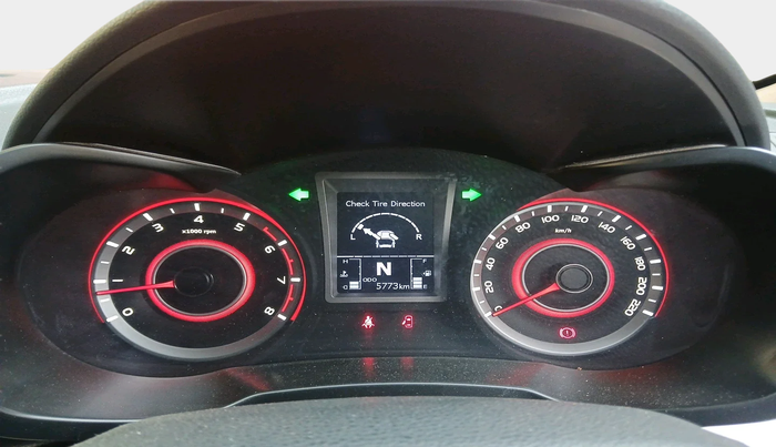 2022 Mahindra XUV300 W6 1.2 PETROL AMT, Petrol, Automatic, 5,773 km, interior
