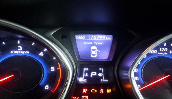 2013 Hyundai New Elantra 1.6 SX AT DIESEL, Diesel, Automatic, 1,76,799 km, interior