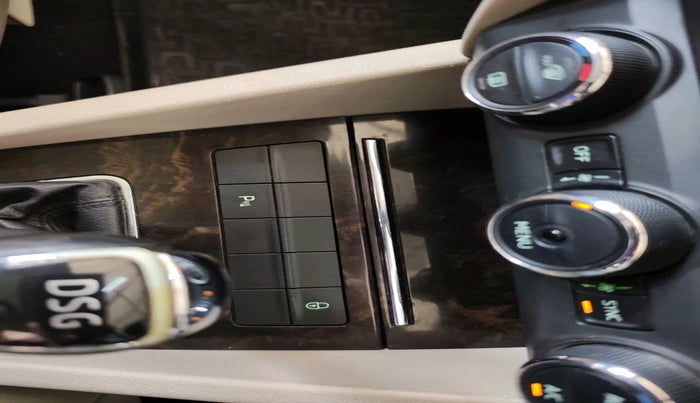 2016 Skoda Octavia STYLE PLUS AT 1.8 TSI, Petrol, Automatic, 1,21,804 km, interior