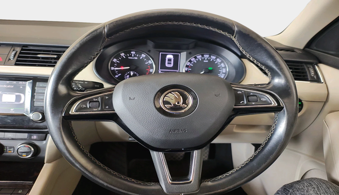 2016 Skoda Octavia STYLE PLUS AT 1.8 TSI, Petrol, Automatic, 1,21,804 km, interior