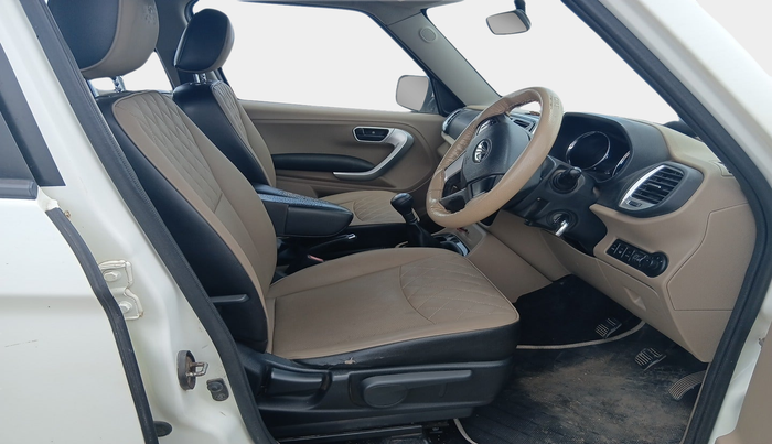 2018 Mahindra TUV300 T10, Diesel, Manual, 1,08,800 km, interior