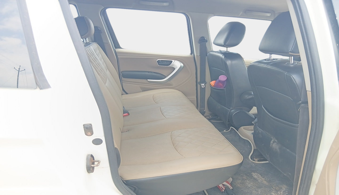 2018 Mahindra TUV300 T10, Diesel, Manual, 1,08,800 km, interior