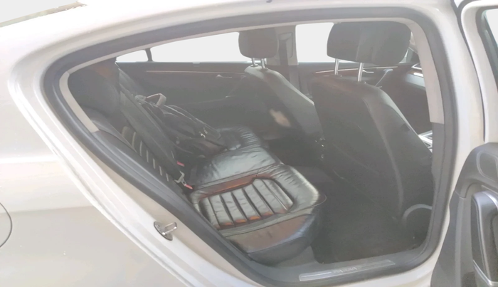 2011 Volkswagen Passat HIGHLINE DSG, Diesel, Automatic, 2,41,312 km, interior