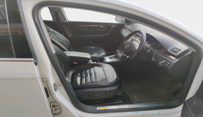 2011 Volkswagen Passat HIGHLINE DSG, Diesel, Automatic, 2,41,312 km, interior