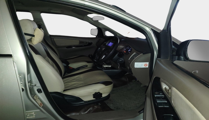 2015 Toyota Innova 2.5 GX 7 STR, Diesel, Manual, 1,33,916 km, interior