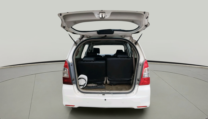 2014 Toyota Innova 2.5 GX 8 STR, Diesel, Manual, 1,64,692 km, exterior