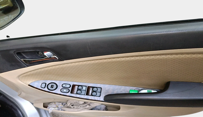 2011 Hyundai Verna FLUIDIC 1.6 CRDI SX, Diesel, Manual, 93,826 km, interior