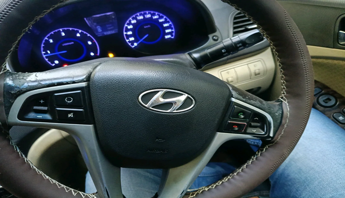 2011 Hyundai Verna FLUIDIC 1.6 CRDI SX, Diesel, Manual, 93,826 km, interior