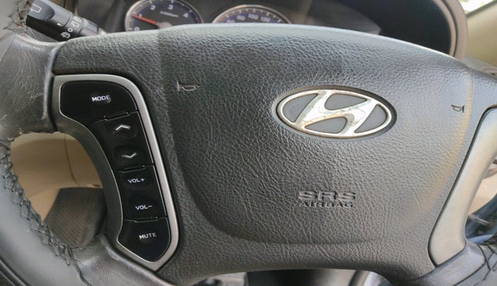 2011 Hyundai Santa Fe 2 WD, Diesel, Manual, 1,35,140 km, interior