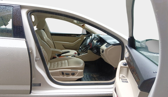 2016 Skoda Octavia 2.0 TDI CR STYLE PLUS AT, Diesel, Automatic, 65,296 km, interior