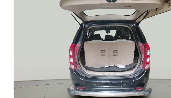 2016 Mahindra XUV500 W10 AT, Diesel, Automatic, 1,05,120 km, exterior