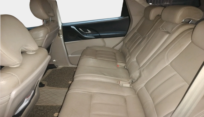 2016 Mahindra XUV500 W10 AT, Diesel, Automatic, 1,05,120 km, interior