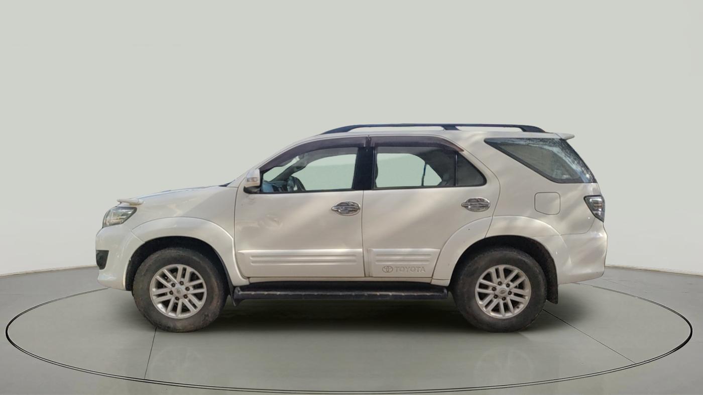 2012 Toyota Fortuner 3.0 4X4 MT, Diesel, Manual, 1,25,000 km, exterior