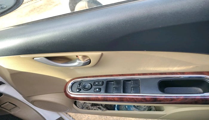 2015 Honda Mobilio 1.5L I-DTEC RS, Diesel, Manual, 1,23,119 km, interior