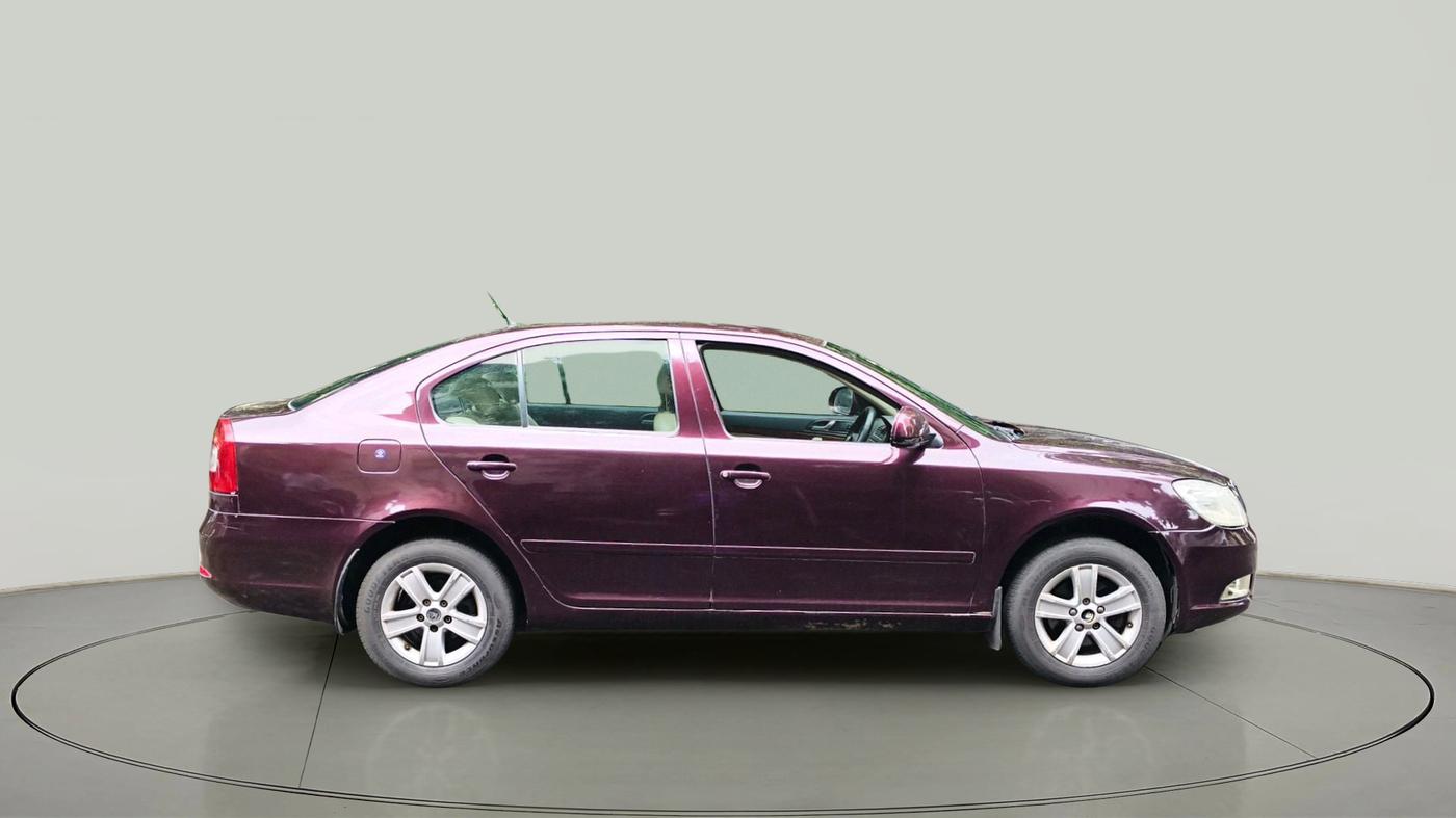 2012 Skoda Laura AMBIENTE 2.0 TDI CR MT, Diesel, Manual, 98,928 km, exterior