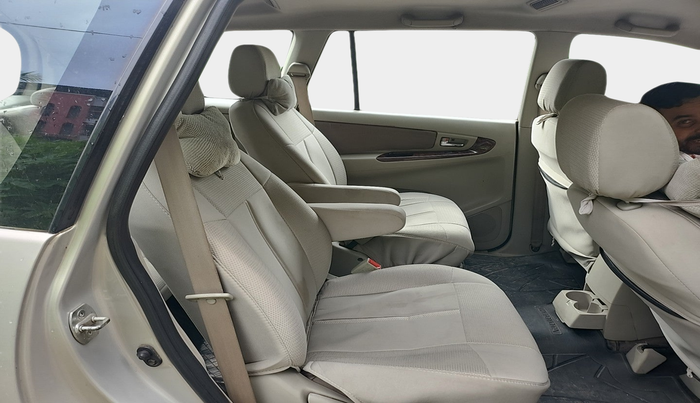 2014 Toyota Innova 2.5 VX 7 STR, Diesel, Manual, 1,78,292 km, interior