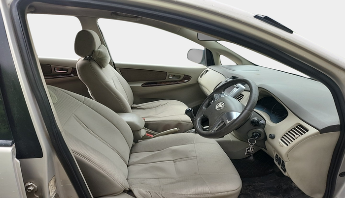 2014 Toyota Innova 2.5 VX 7 STR, Diesel, Manual, 1,78,292 km, interior