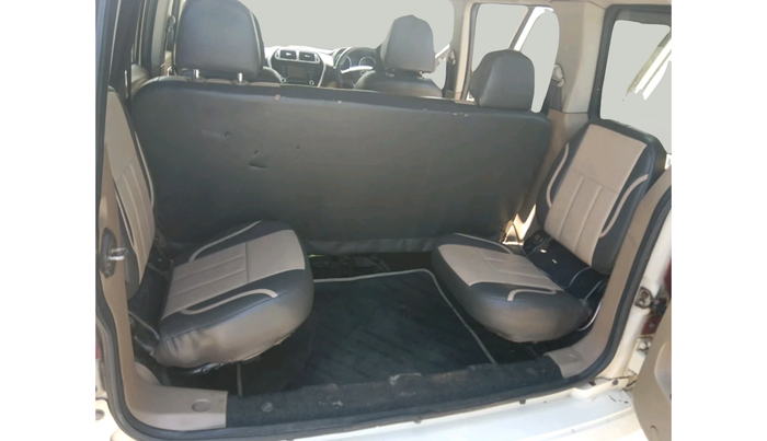 2016 Mahindra TUV300 T8, Diesel, Manual, 1,03,476 km, interior