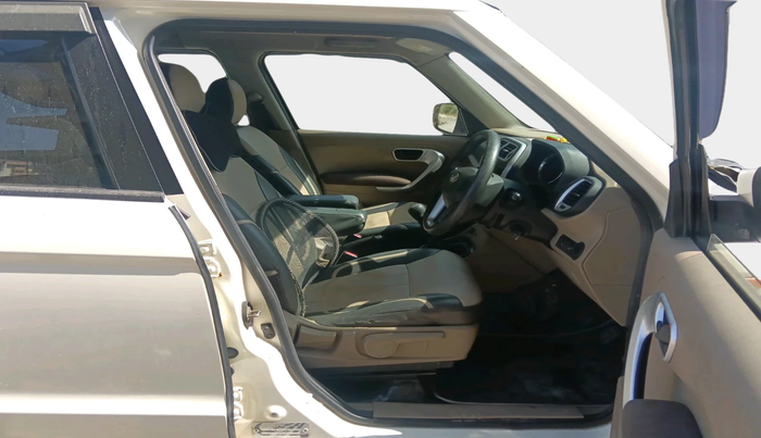 2016 Mahindra TUV300 T8, Diesel, Manual, 1,03,476 km, interior