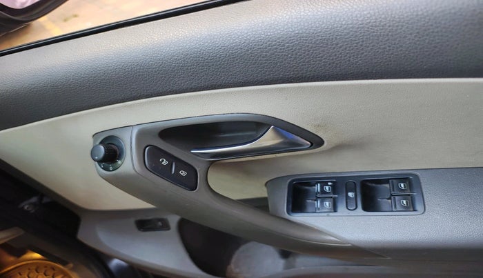 2014 Volkswagen Vento COMFORTLINE TSI AT PETROL, Petrol, Automatic, 68,014 km, interior