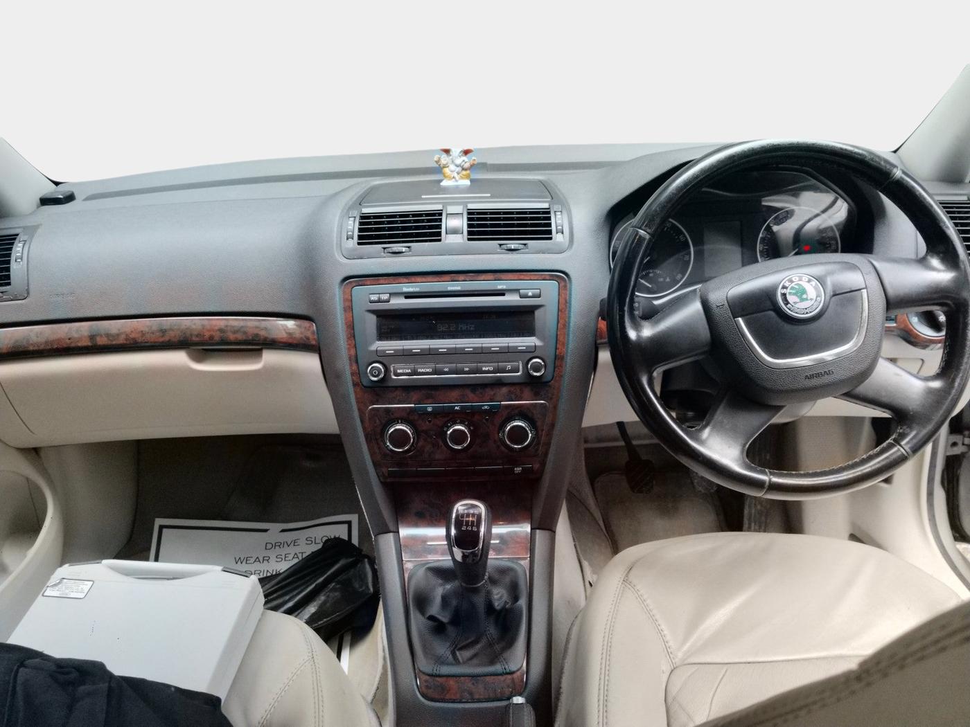 2010 Skoda Laura AMBIENTE 1.8 TSI, Petrol, Manual, 45,007 km, interior