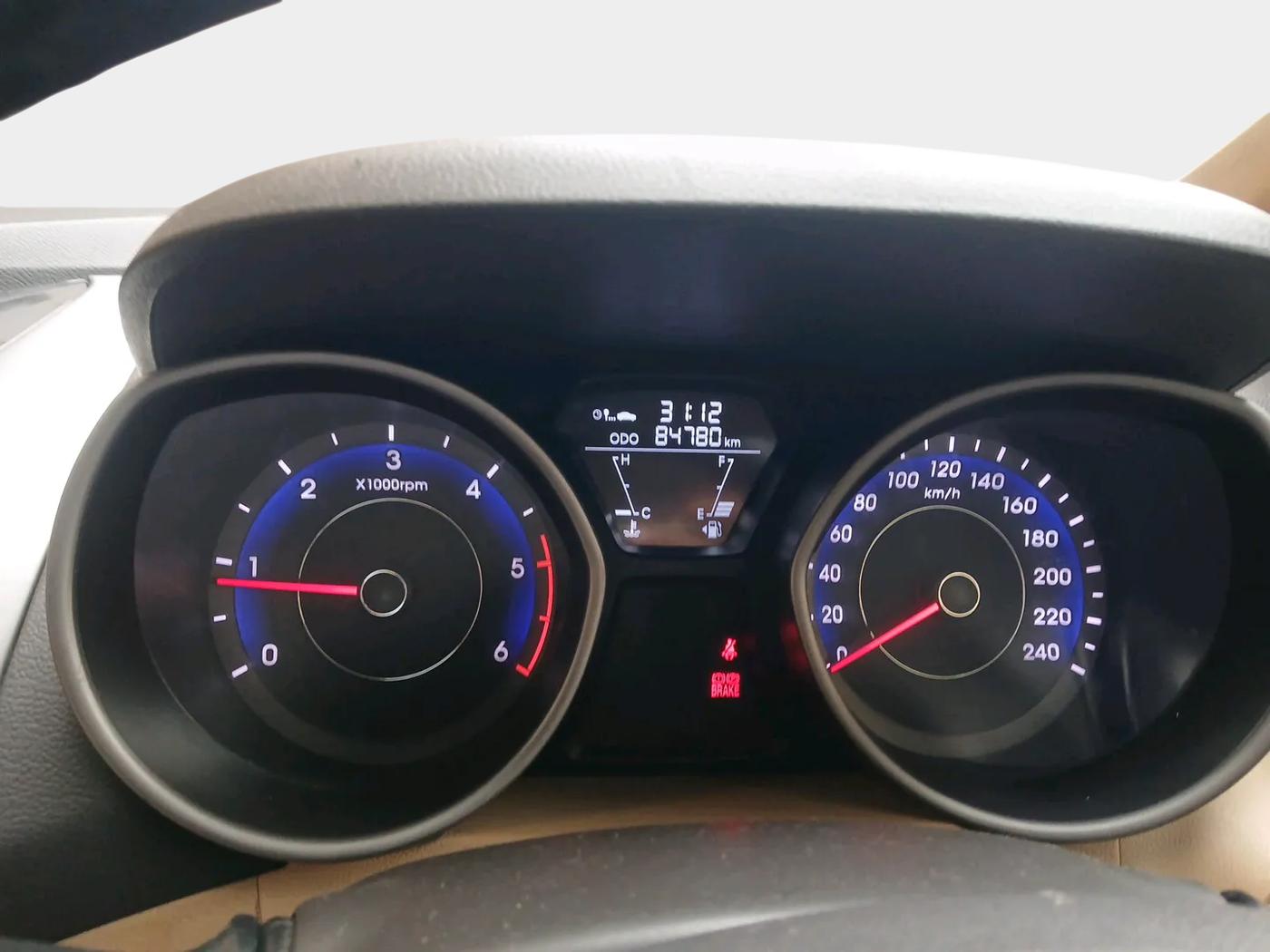 2014 Hyundai New Elantra 1.6 SX MT DIESEL, Diesel, Manual, 84,780 km, interior