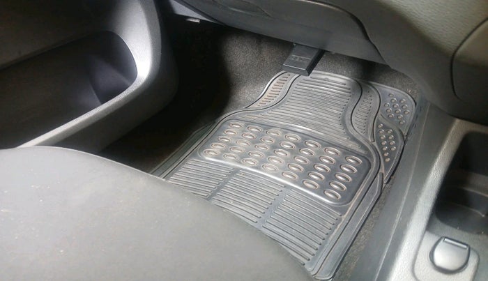 2016 Renault Kwid RXT 0.8, Petrol, Manual, 26,191 km, interior