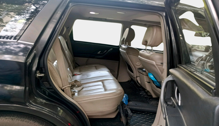 2015 Mahindra XUV500 W10, Diesel, Manual, 81,695 km, interior