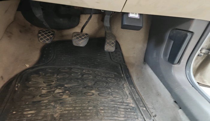 2014 Volkswagen Vento HIGHLINE DIESEL 1.6, Diesel, Manual, 1,56,830 km, interior